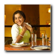 Azhagai Irukirai Bayamai Irukirathu Photo Gallery